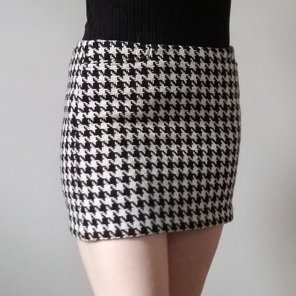 B&W Mini Skirt - Picture 1 of 7